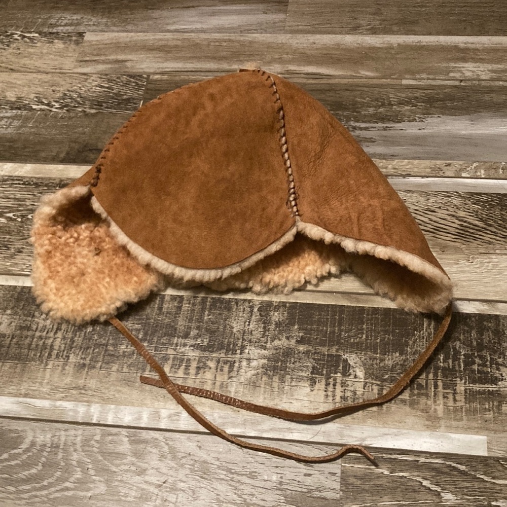 Real leather no tag hat with leather ties